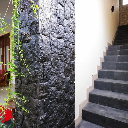 D'Astri Guesthouse Sanur Redpartner Денпасар Екстер'єр фото